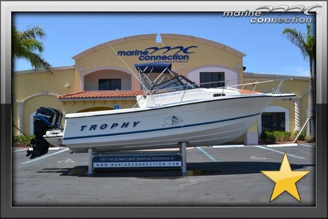 NICE Bayliner Trophy 2352 Walk Around, Twin Mercury 115HP Outboards 