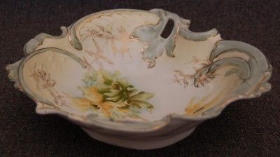   Bowl measures 10 1/4 in diameter and 2 7/8 tall. Excellent