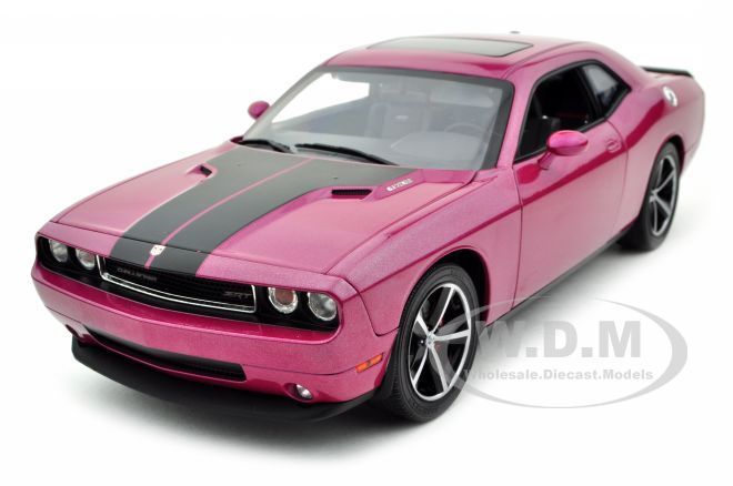 2010 DODGE CHALLENGER SRT8 FURIOUS FUCHSIA 1/18  