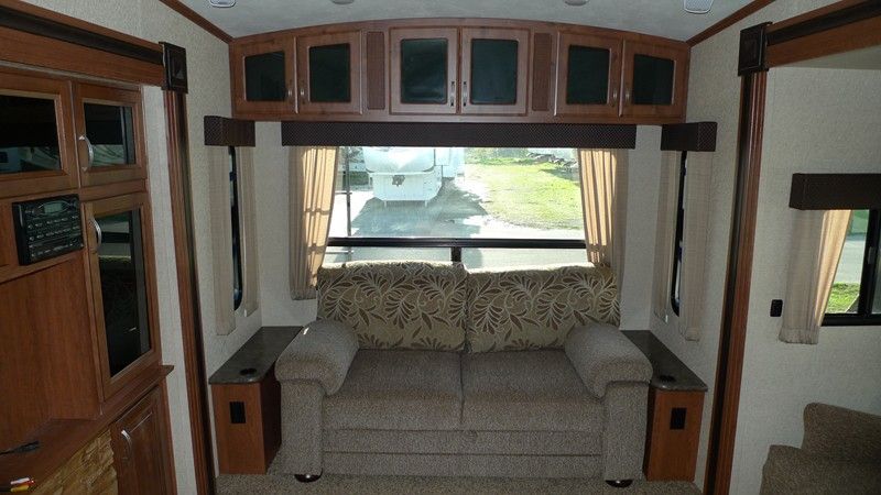 2013 Wildcat 353LS triple slide fifth wheel w/ one and a half baths 