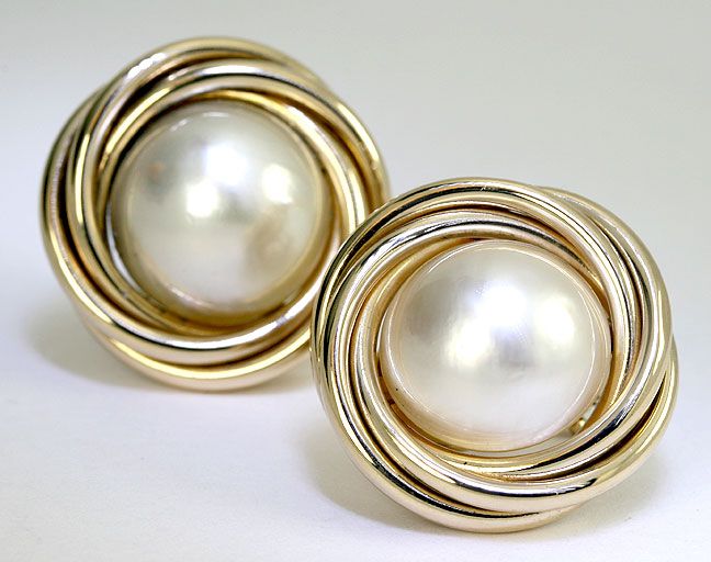 ESTATE 15.5MM MOBE PEARL & 14K YELLOW GOLD WREATH BUTTON TRIPLE SWIRL 