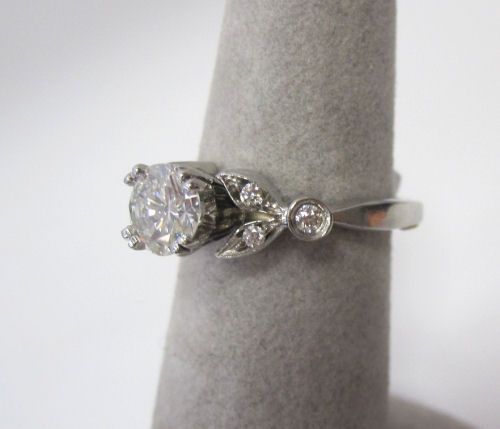    UNIQUE DESIGNER 1 CARAT F VS DIAMOND PLATINUM ENGAGEMENT RING