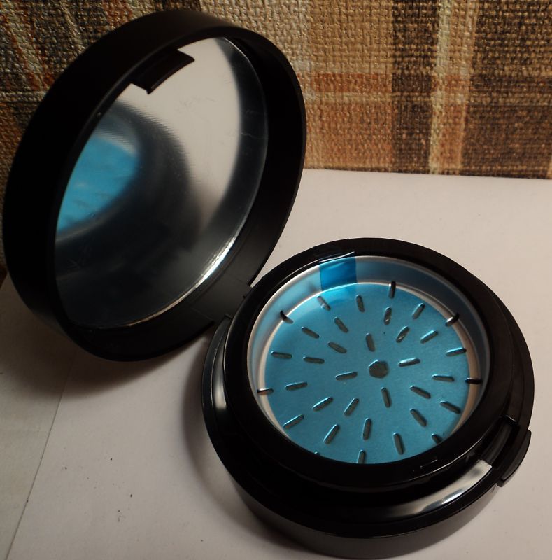 SMASHBOX HALO HYDRATING PERFECTING POWDER .75oz. MEDIUM DARK  