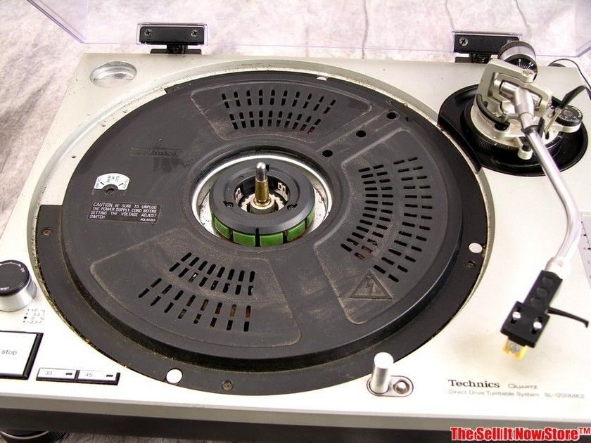 Vintage Technics SL 1200 SL1200 MK2 MK 2 Stereo Turntable Stereo 