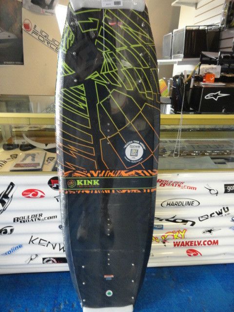 CWB Kink Grind Wakeboard 134 with Vapor Hinge Bindings 5 8 Package 