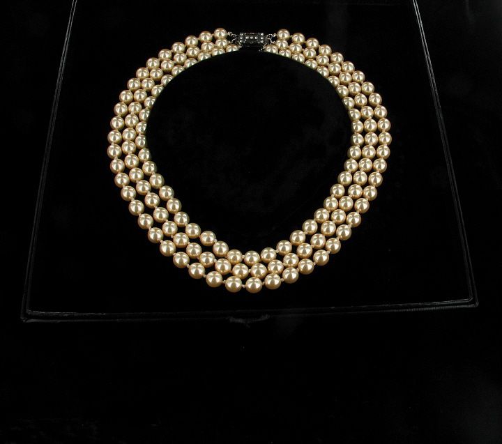 VINTAGE JACKIE KENNEDY 3 STRAND PEARLS FRANKLIN MINT REPLICA SOTHEBYS 