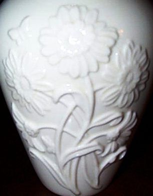 LTD ED Lenox DELIGHTFUL DAISIES Fine Ivory China VASE  