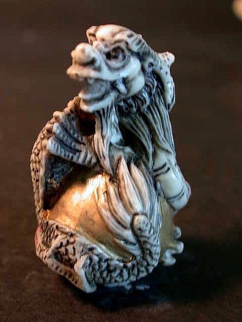 Japanese netsuke   DRAGON wraps PEARL of Wisdom  