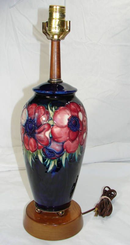 Superb Vintage Moorcroft Pottery ANEMONE Lamp, LARGE  