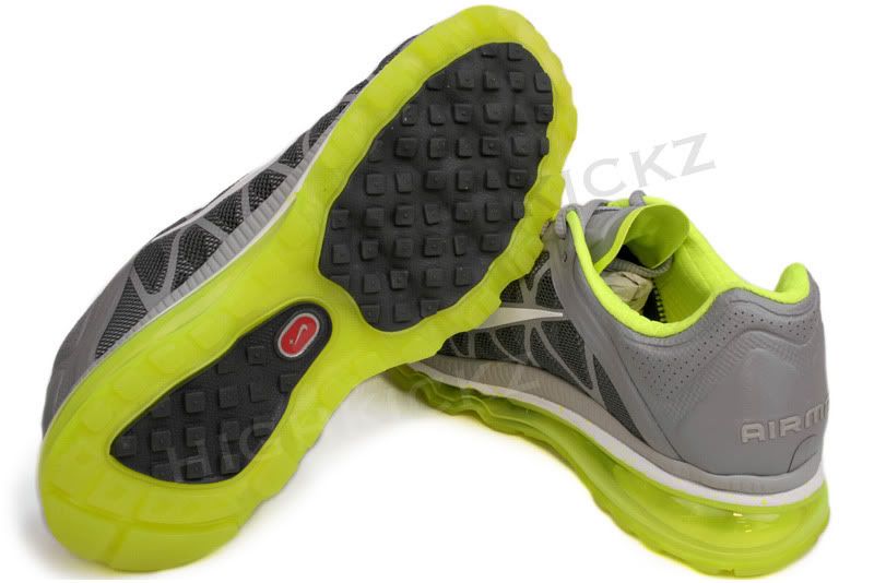 The Nike Air Max+ 2011 Womens Running Shoe improves upon its popular 