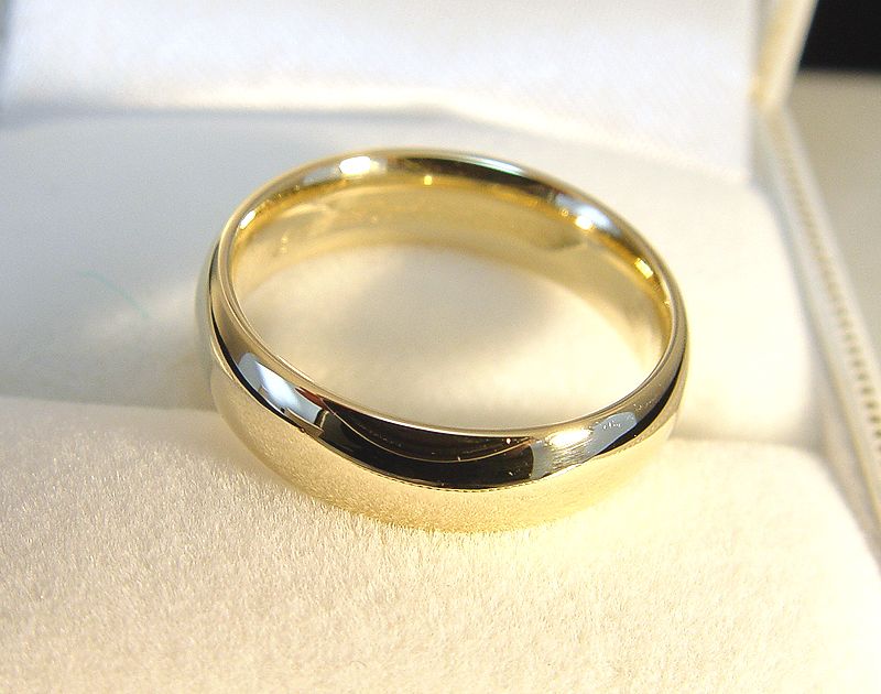 14K Solid Yellow Gold Comfort Fit Wedding Band 5.10gms  