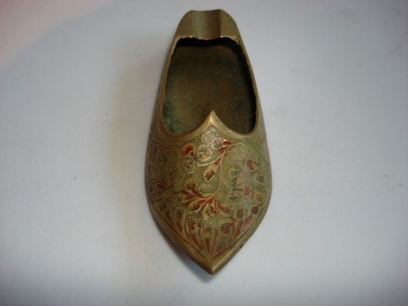 VINTAGE BRASS ALADDIN SHOE ASHTRAY HAND HELD SMALL  