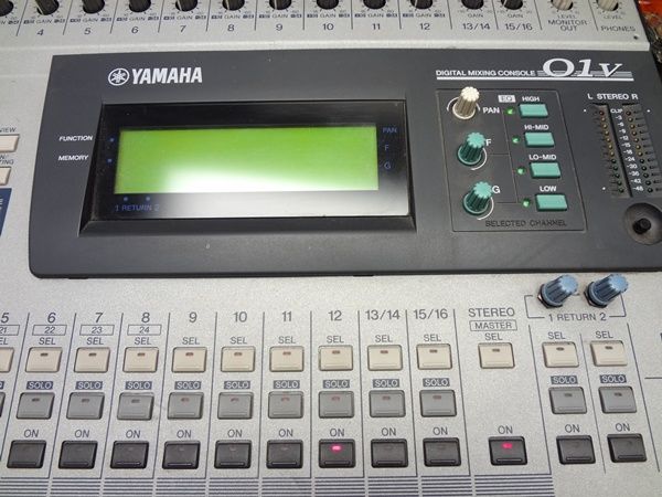 YAMAHA 01V 24 CHANNEL DIGITAL MIXER  